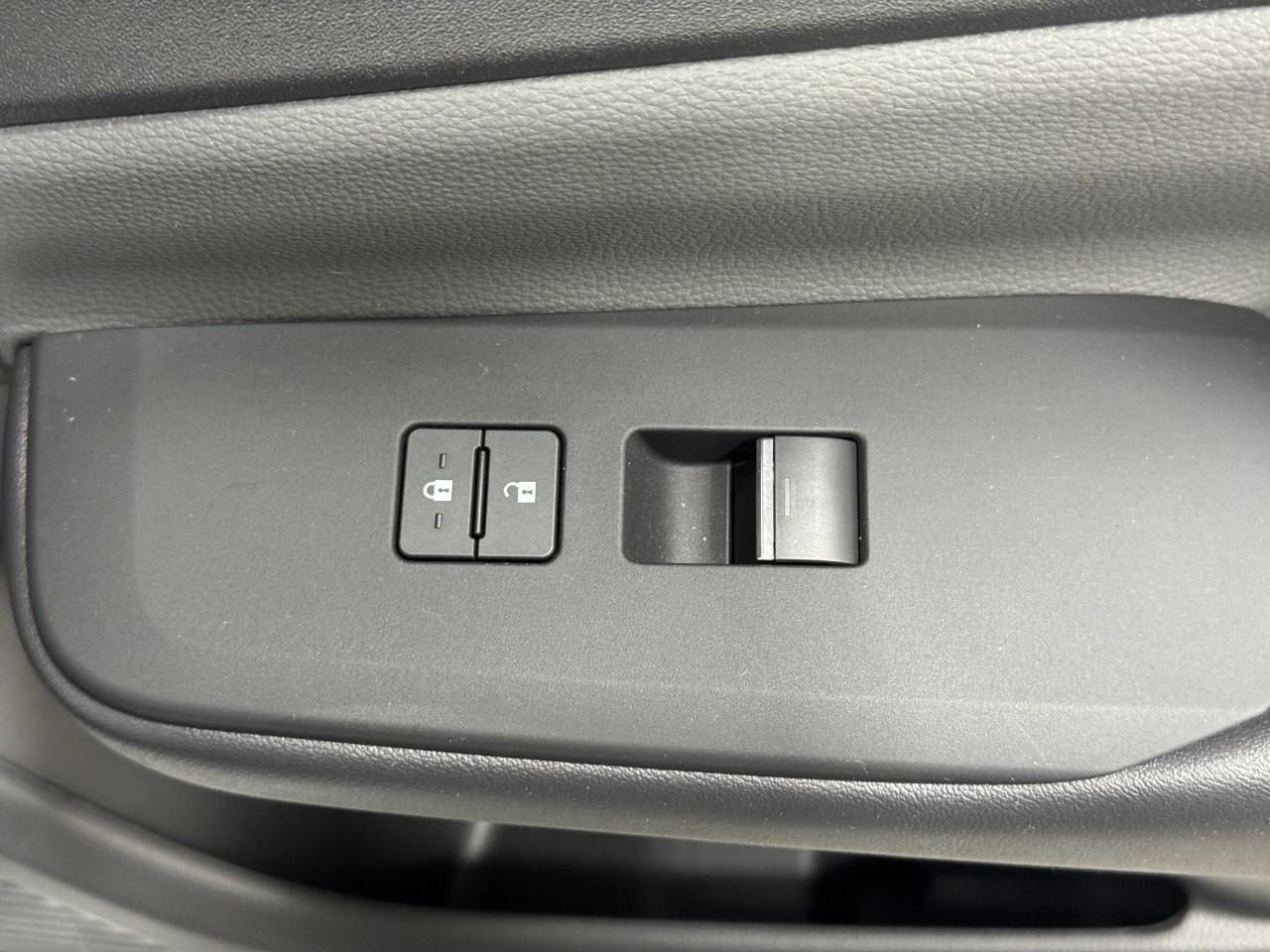 Toyota Prius Vehicle Full-screen Gallery Image 21