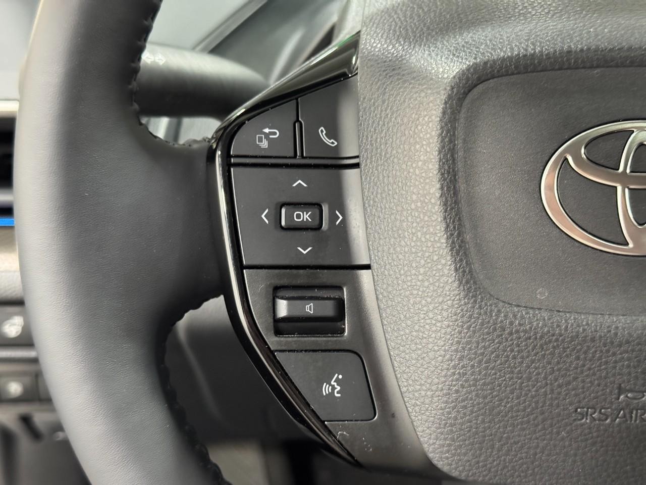 Toyota Prius Vehicle Full-screen Gallery Image 28