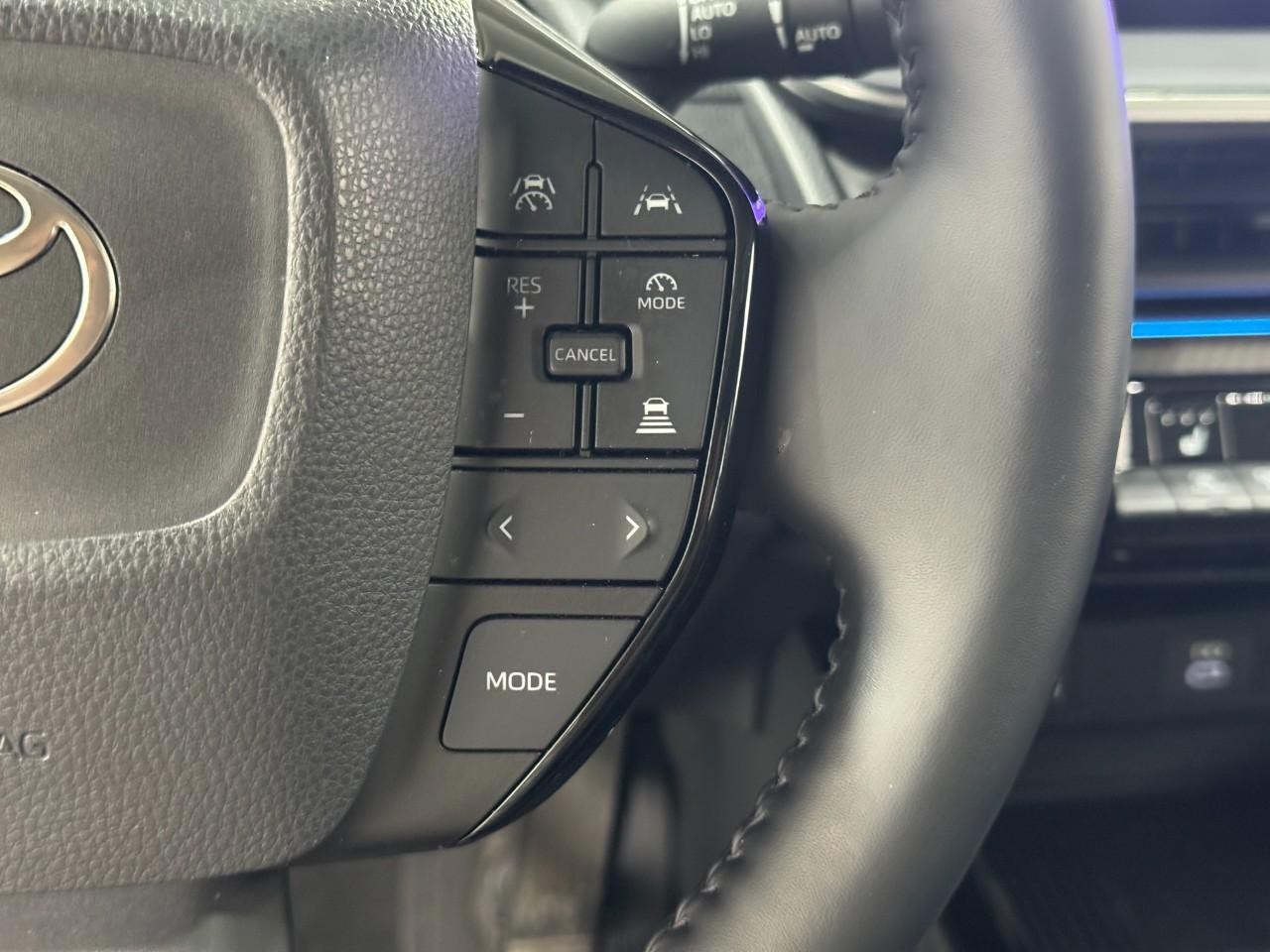 Toyota Prius Vehicle Full-screen Gallery Image 29