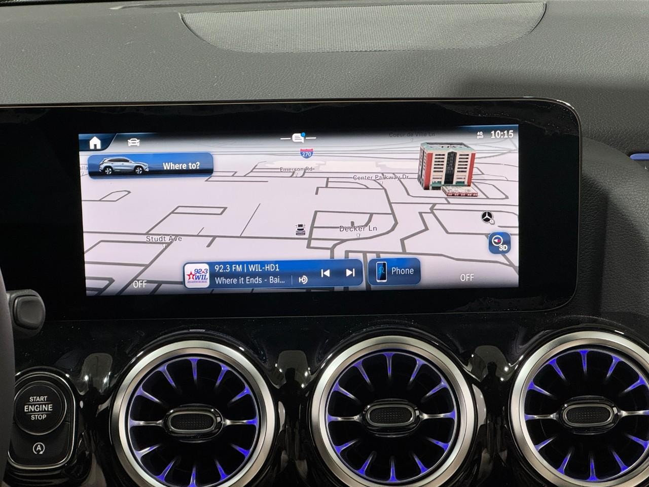 Mercedes-Benz GLA Vehicle Full-screen Gallery Image 13