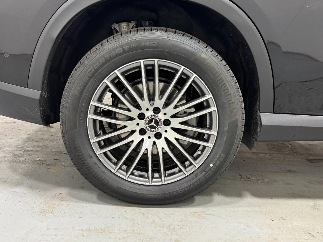 Mercedes-Benz GLC Vehicle Full-screen Gallery Image 5