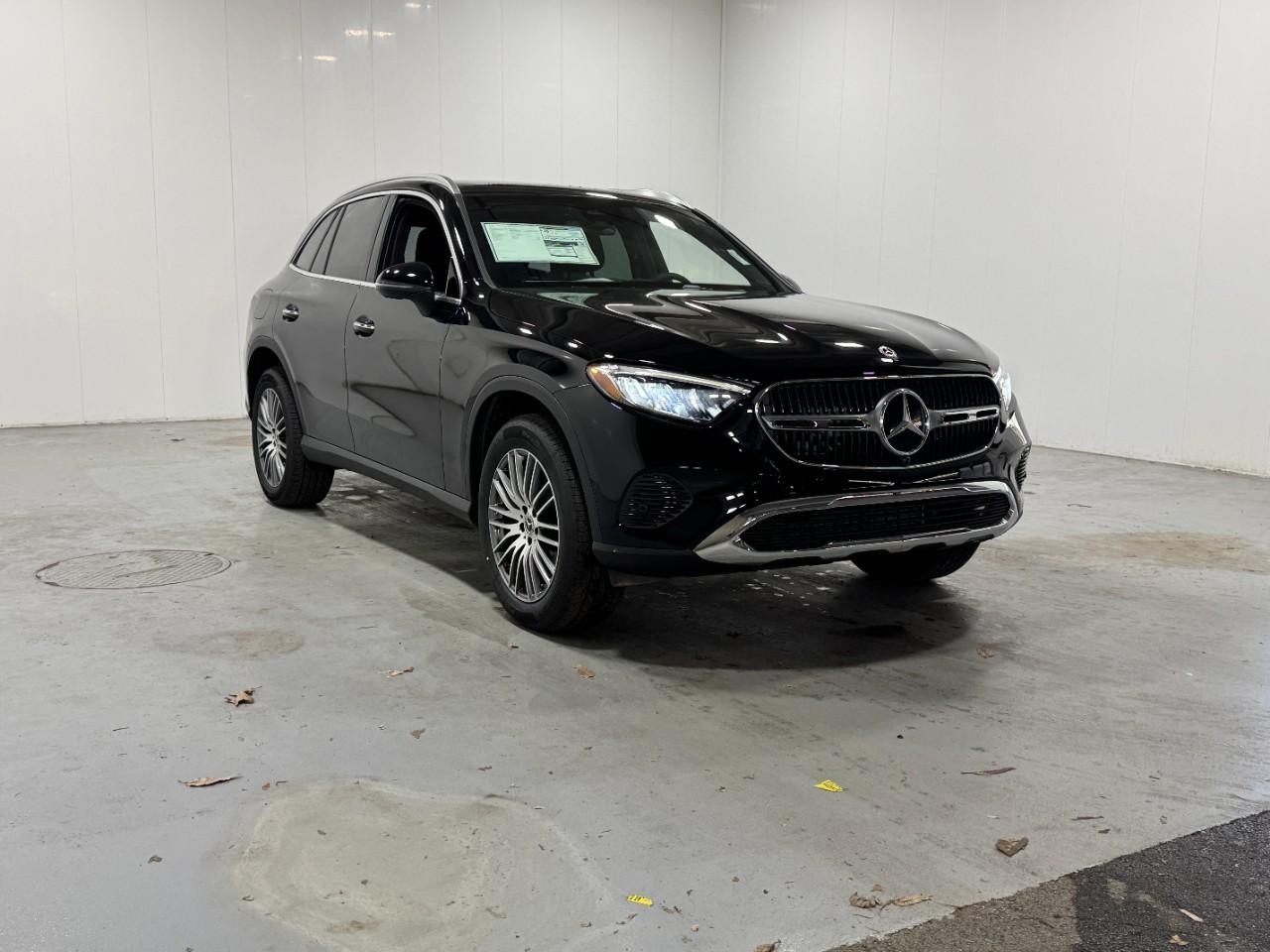 Mercedes-Benz GLC Vehicle Full-screen Gallery Image 6