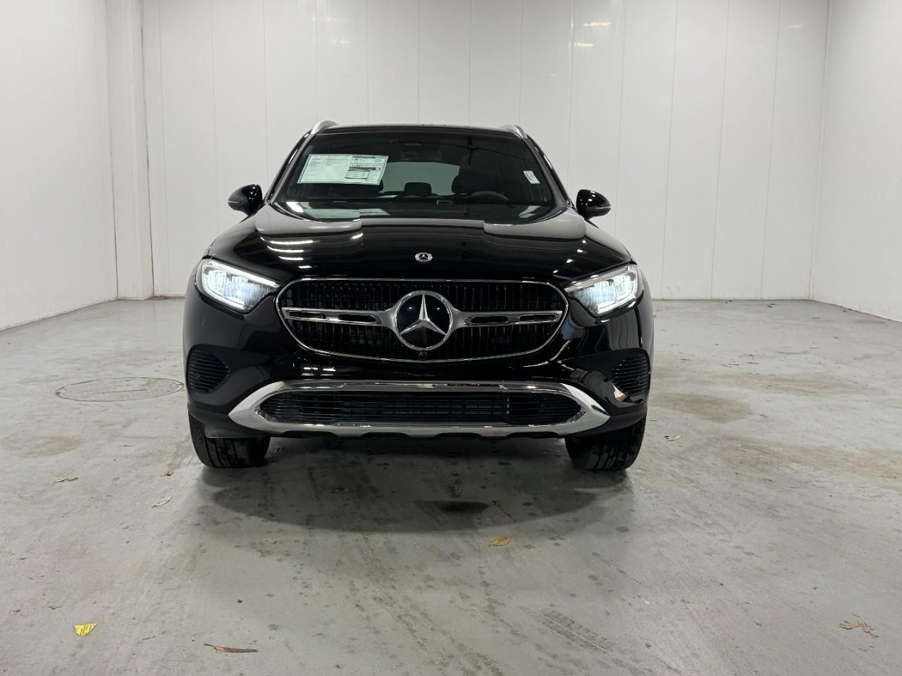 Mercedes-Benz GLC Vehicle Full-screen Gallery Image 7