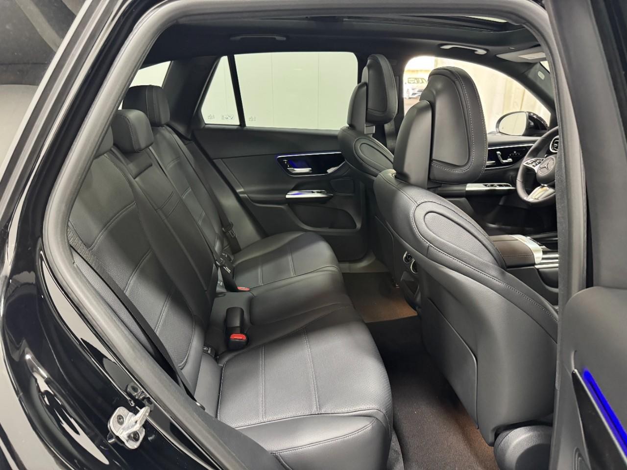 Mercedes-Benz GLC Vehicle Full-screen Gallery Image 10