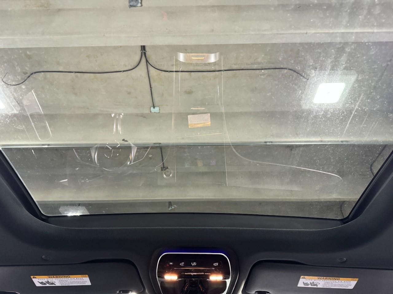 Mercedes-Benz GLC Vehicle Full-screen Gallery Image 11