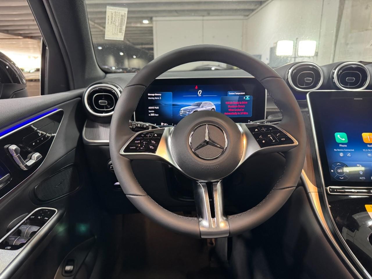 Mercedes-Benz GLC Vehicle Full-screen Gallery Image 13