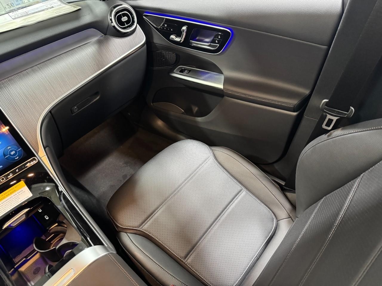 Mercedes-Benz GLC Vehicle Full-screen Gallery Image 15