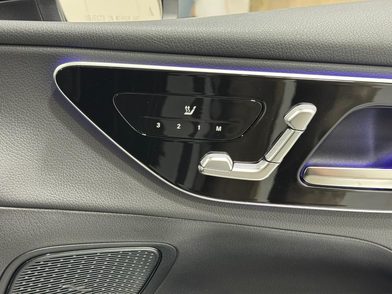 Mercedes-Benz GLC Vehicle Full-screen Gallery Image 19