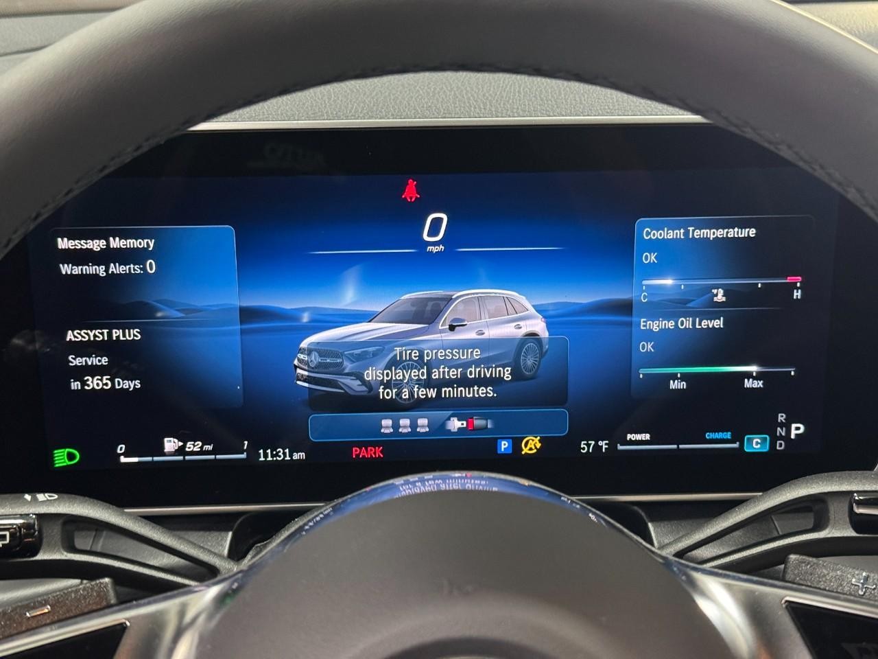 Mercedes-Benz GLC Vehicle Full-screen Gallery Image 32