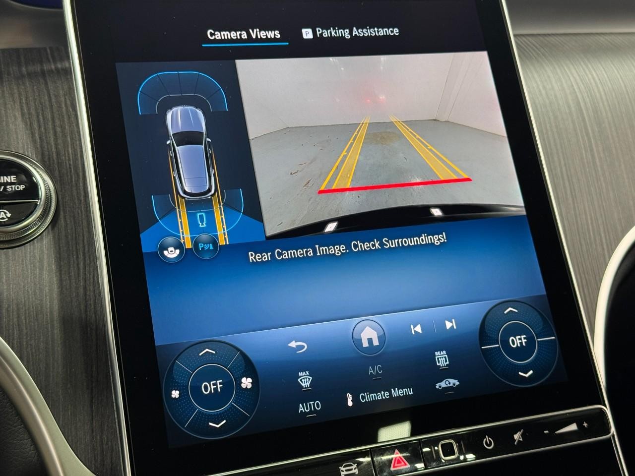 Mercedes-Benz GLC Vehicle Full-screen Gallery Image 34