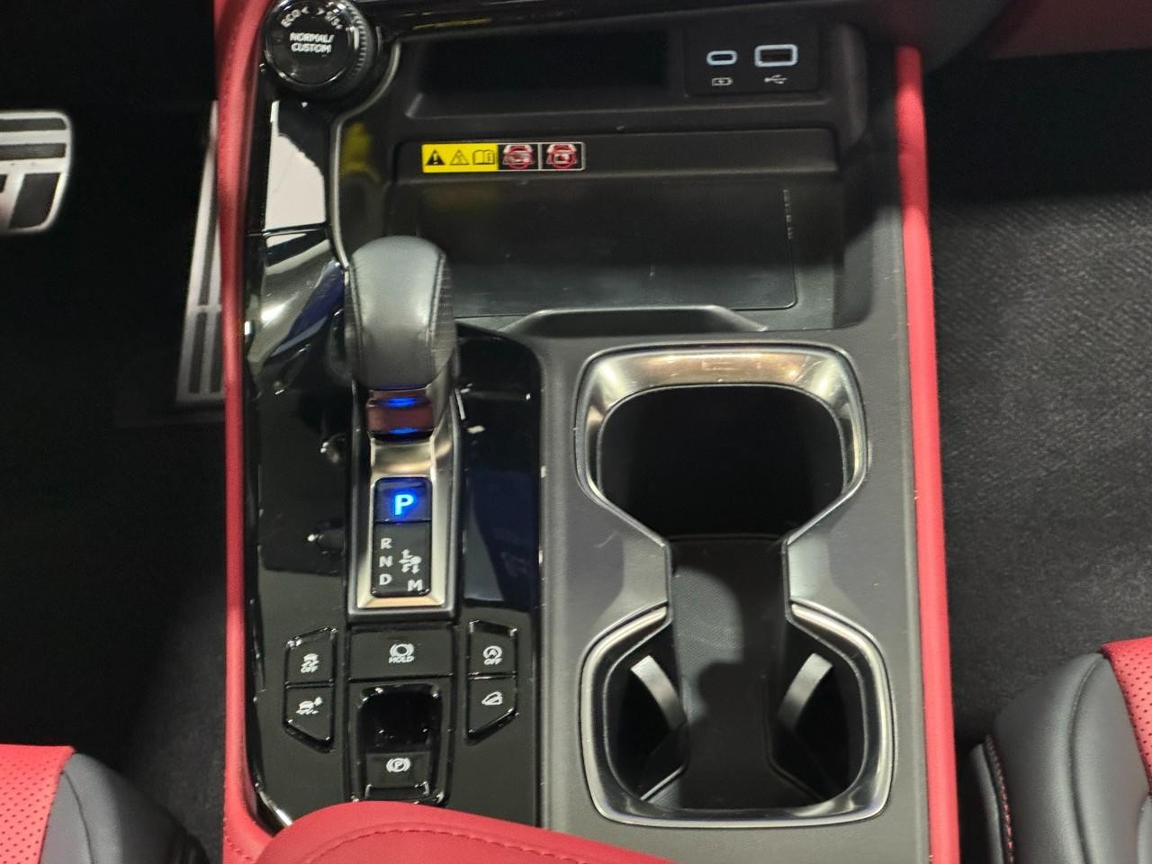 Lexus NX Vehicle Full-screen Gallery Image 15