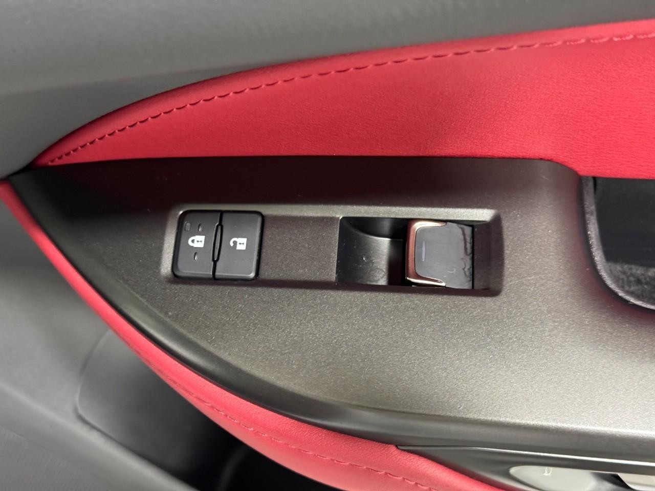 Lexus NX Vehicle Full-screen Gallery Image 20