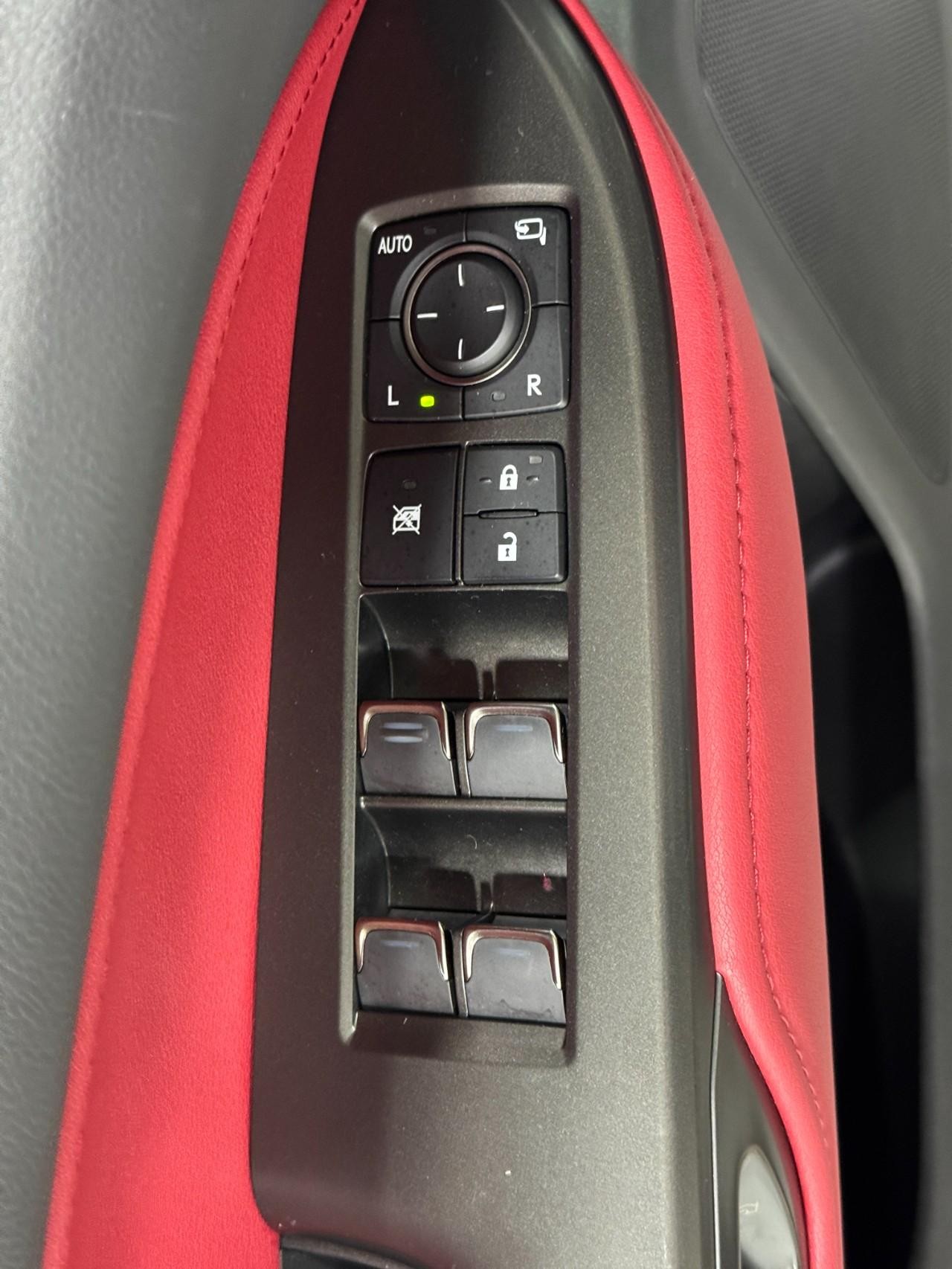 Lexus NX Vehicle Full-screen Gallery Image 21