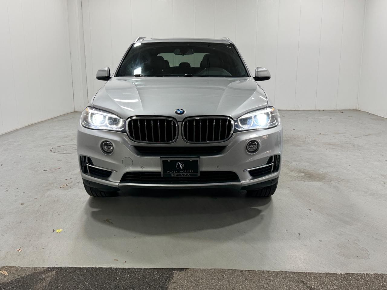 BMW X5 Vehicle Full-screen Gallery Image 07