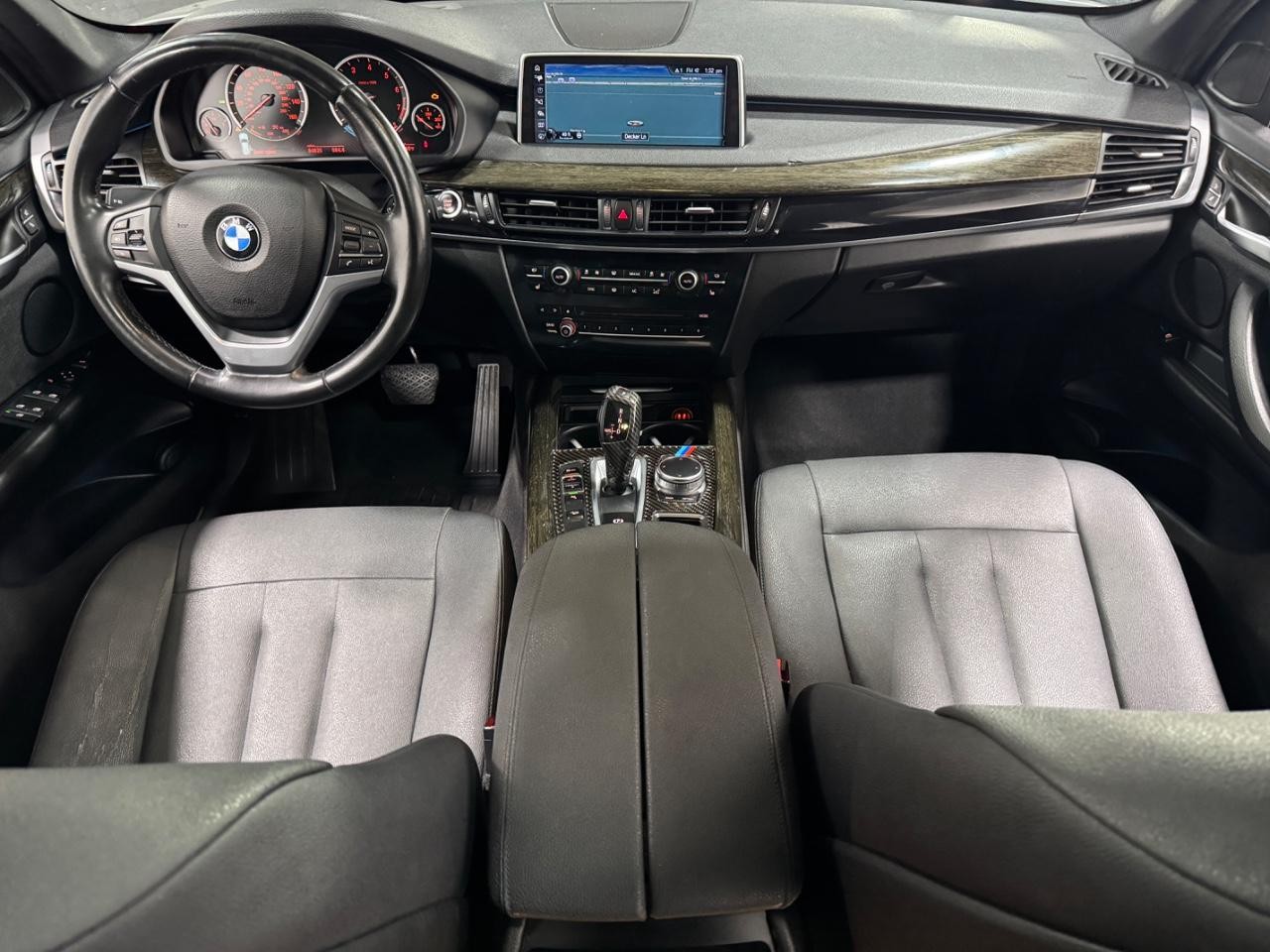 BMW X5 Vehicle Full-screen Gallery Image 12