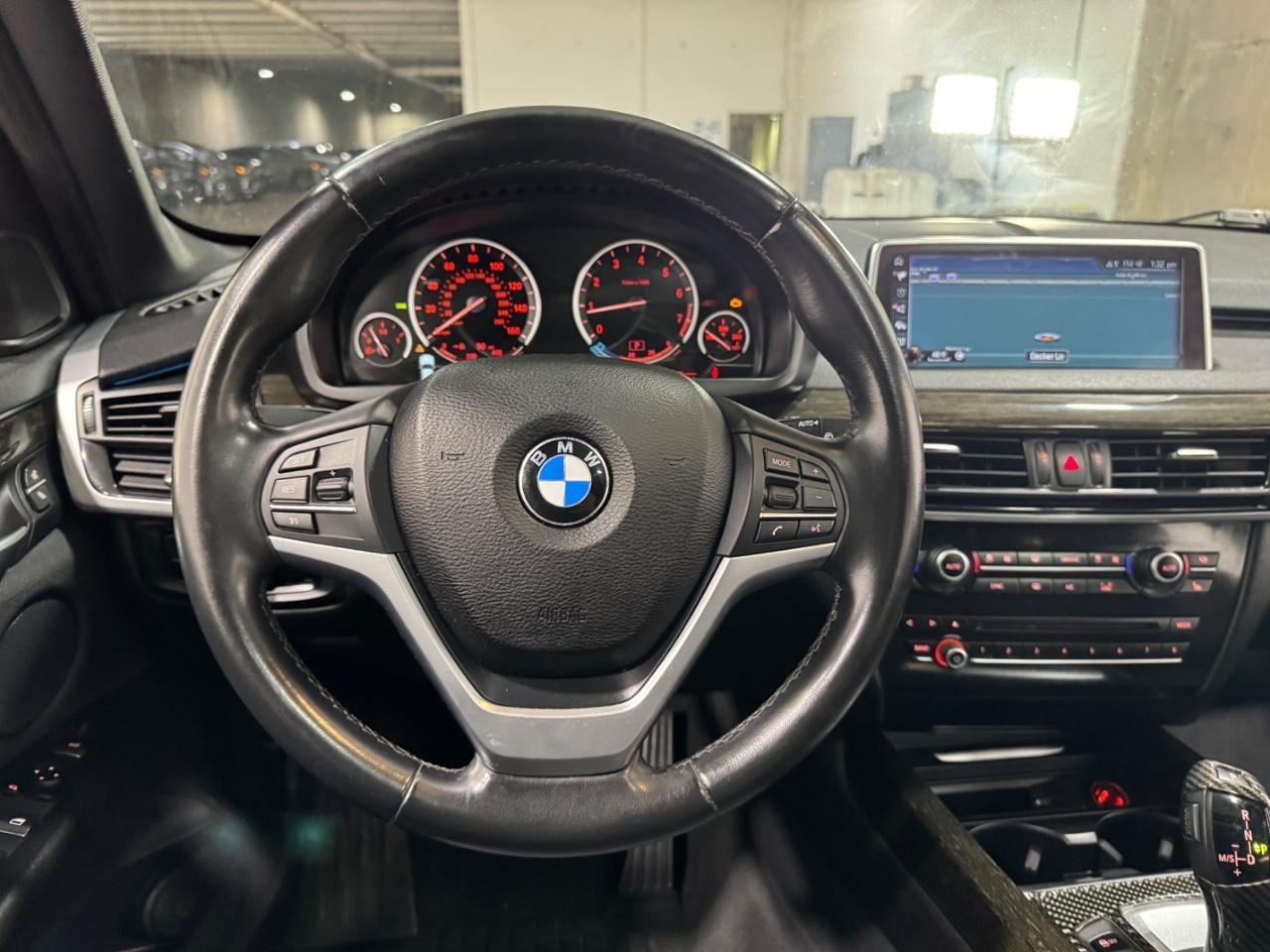 BMW X5 Vehicle Full-screen Gallery Image 13