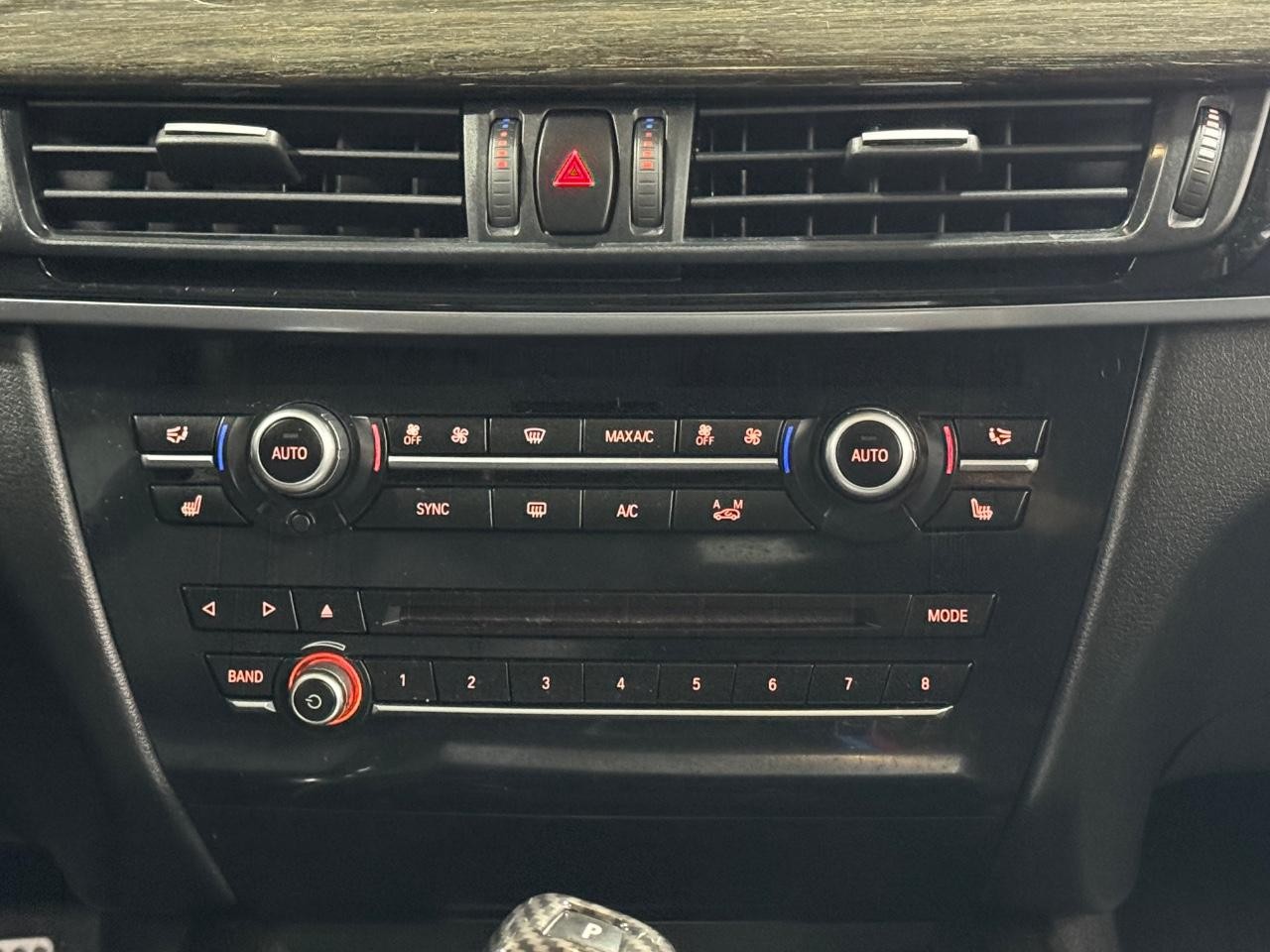 BMW X5 Vehicle Full-screen Gallery Image 15