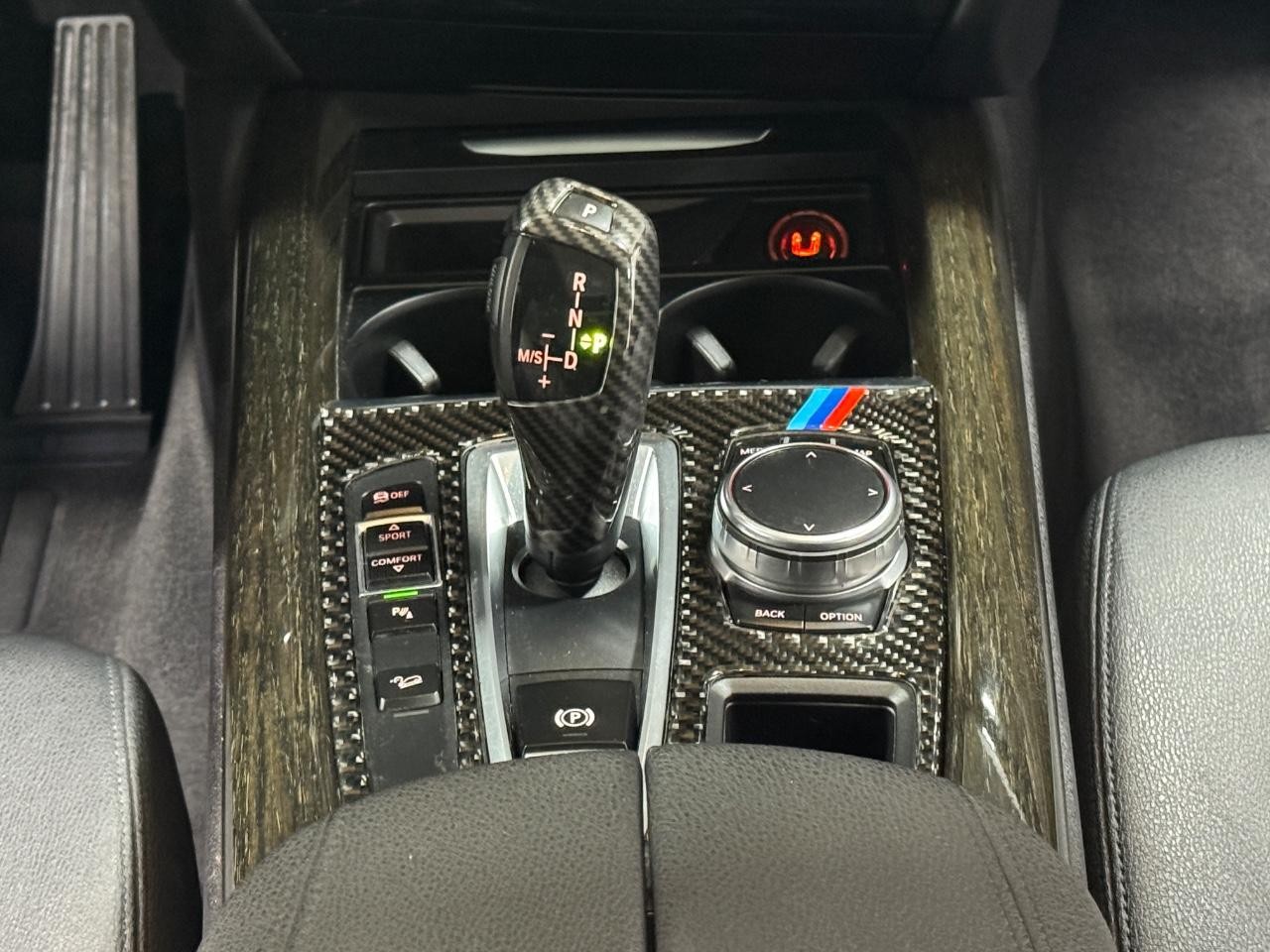 BMW X5 Vehicle Full-screen Gallery Image 16