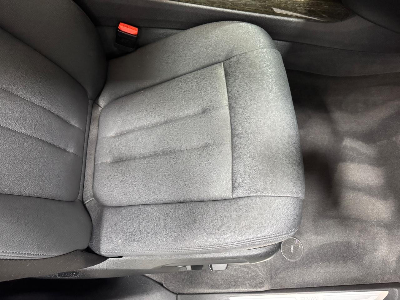 BMW X5 Vehicle Full-screen Gallery Image 19