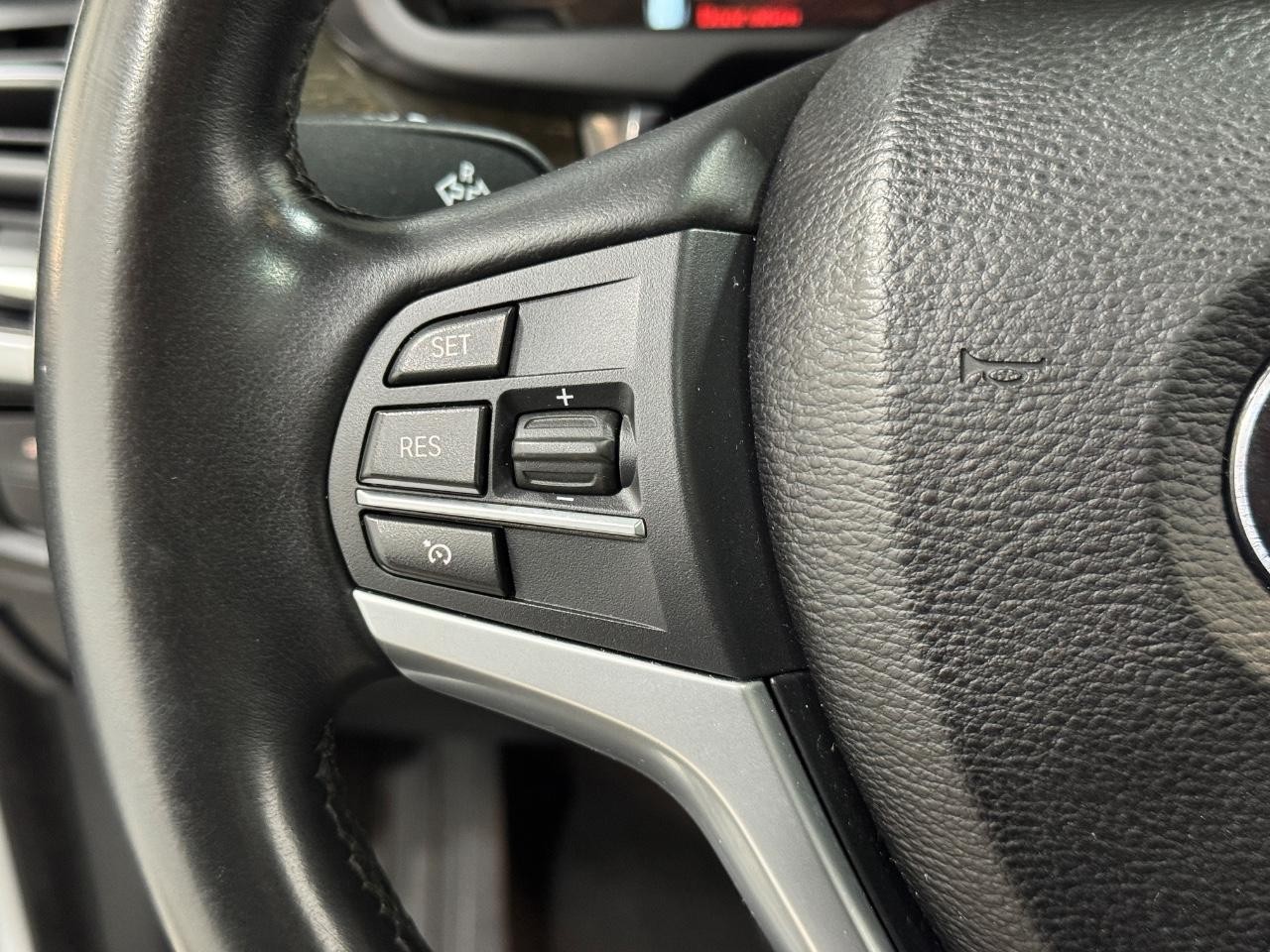 BMW X5 Vehicle Full-screen Gallery Image 29