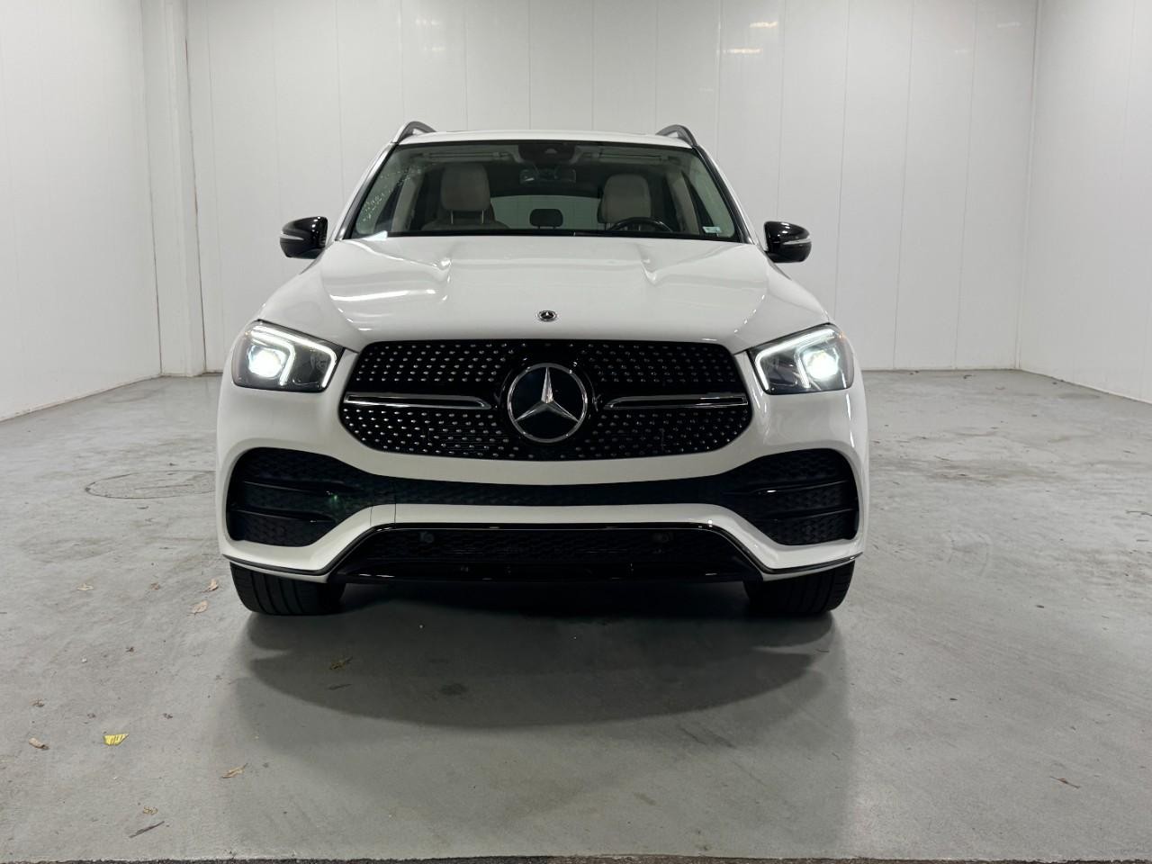 Mercedes-Benz GLE Vehicle Full-screen Gallery Image 7