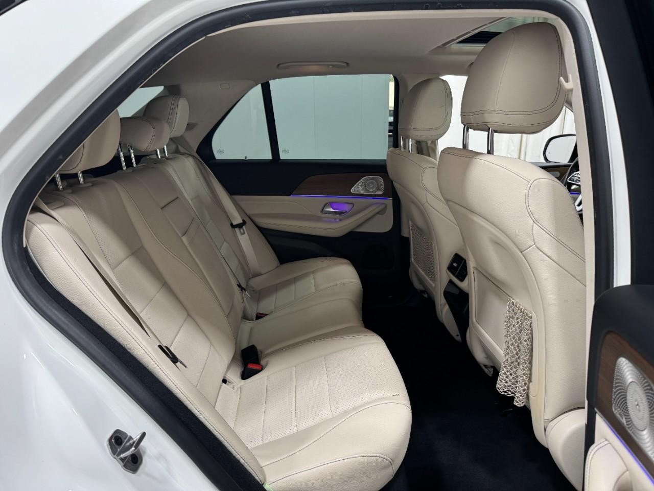 Mercedes-Benz GLE Vehicle Full-screen Gallery Image 10