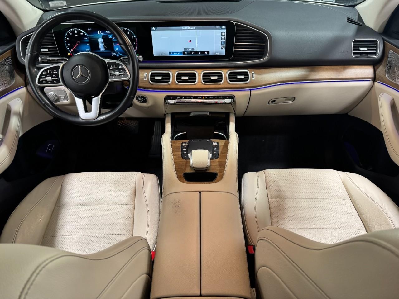 Mercedes-Benz GLE Vehicle Full-screen Gallery Image 12