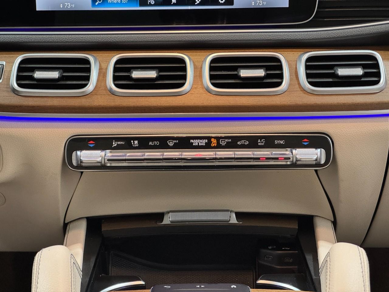 Mercedes-Benz GLE Vehicle Full-screen Gallery Image 15