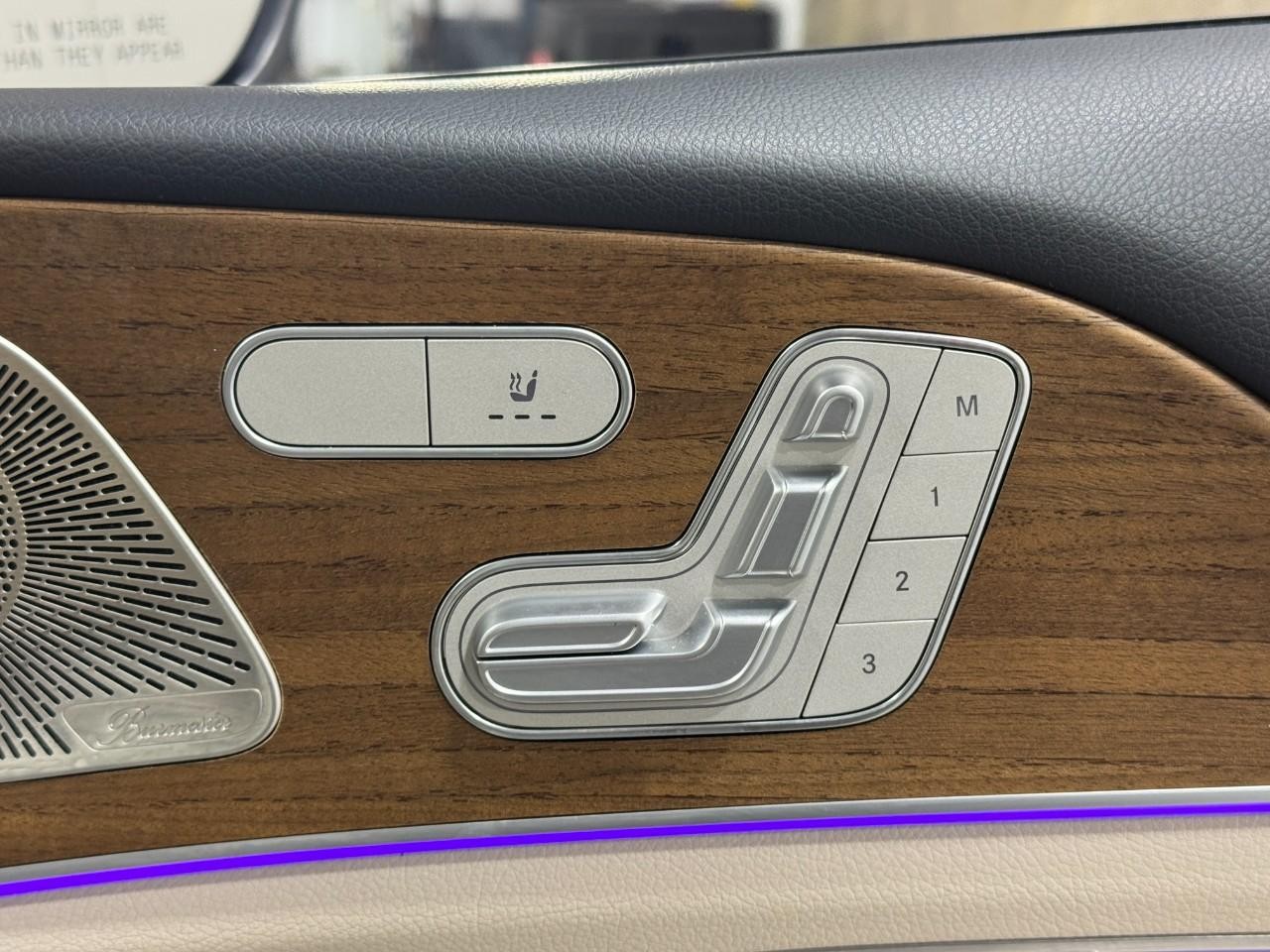 Mercedes-Benz GLE Vehicle Full-screen Gallery Image 21