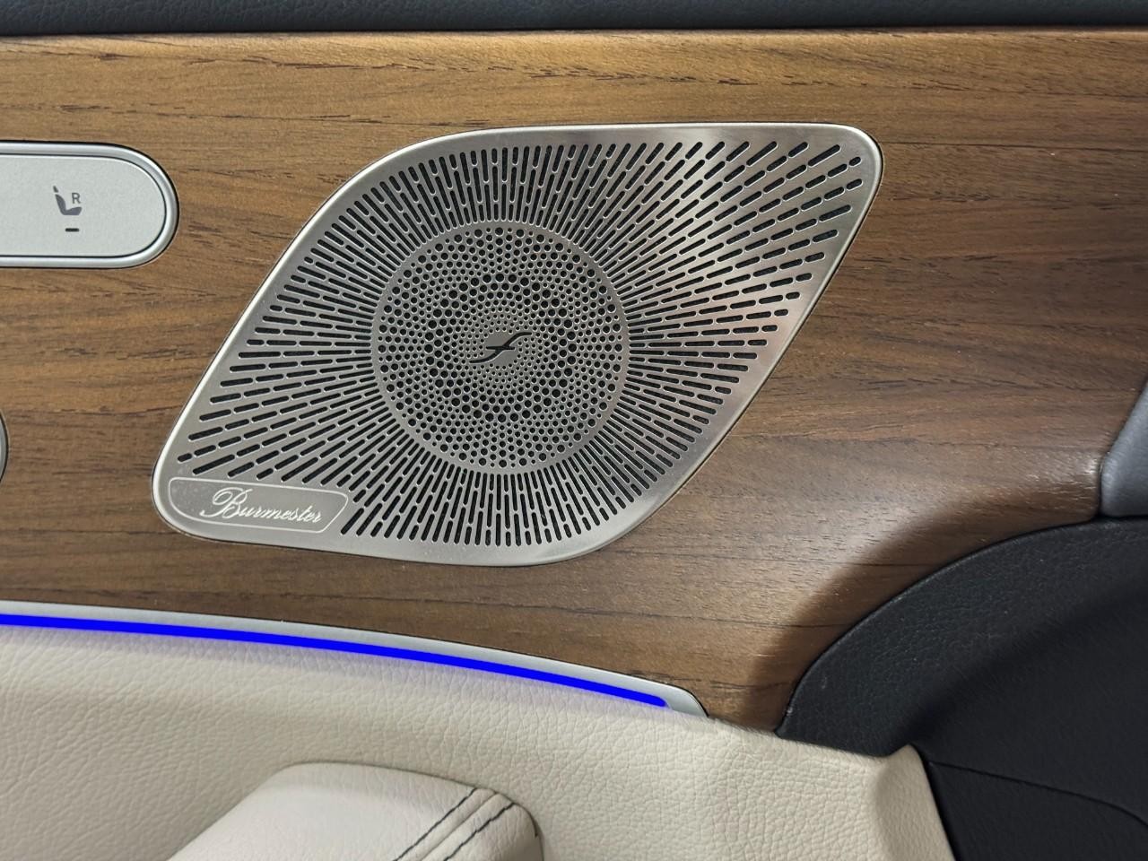 Mercedes-Benz GLE Vehicle Full-screen Gallery Image 24