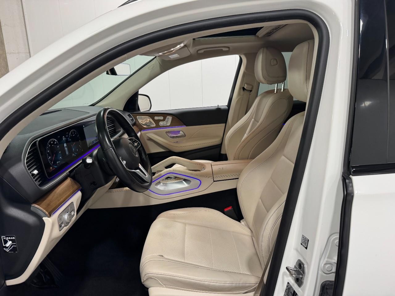 Mercedes-Benz GLE Vehicle Full-screen Gallery Image 29