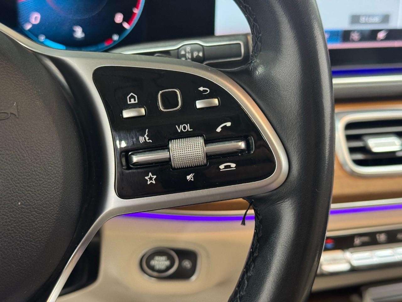 Mercedes-Benz GLE Vehicle Full-screen Gallery Image 34