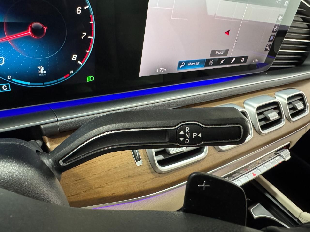 Mercedes-Benz GLE Vehicle Full-screen Gallery Image 36