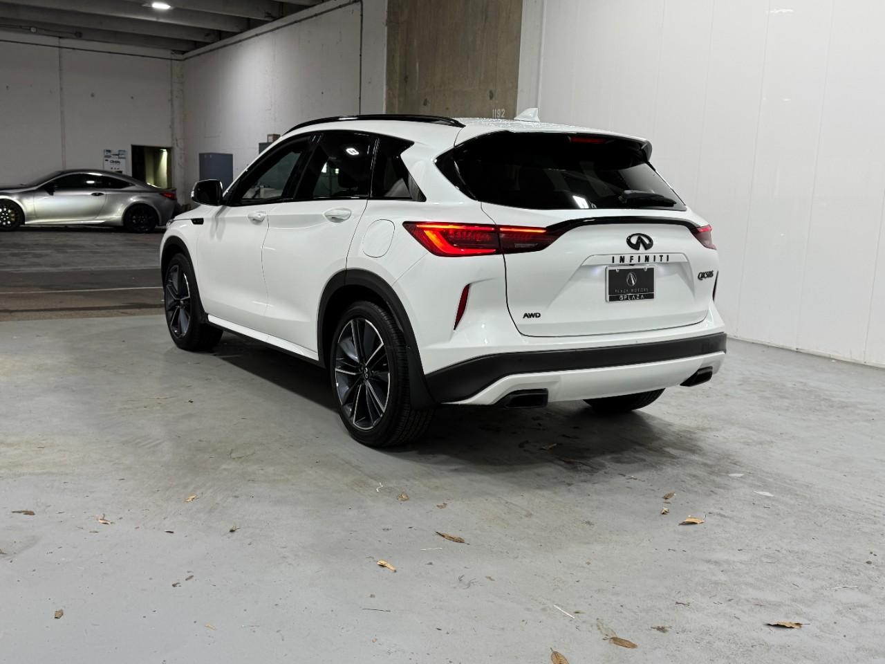 INFINITI QX50 Vehicle Full-screen Gallery Image 3