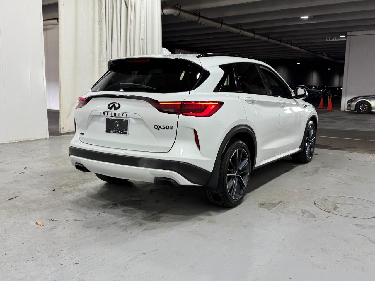 INFINITI QX50 Vehicle Full-screen Gallery Image 4