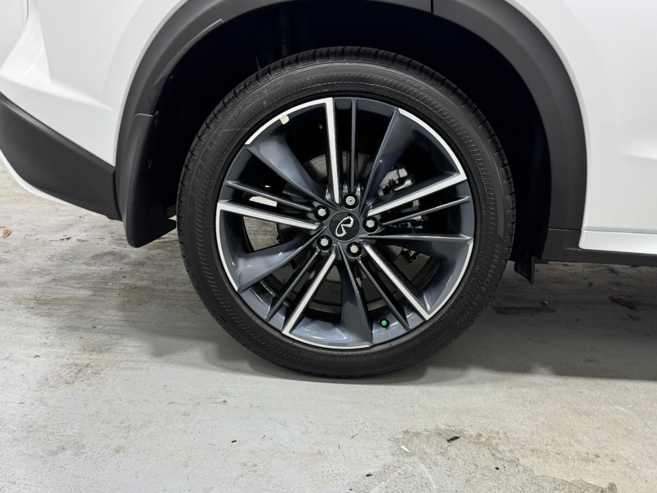 INFINITI QX50 Vehicle Full-screen Gallery Image 5