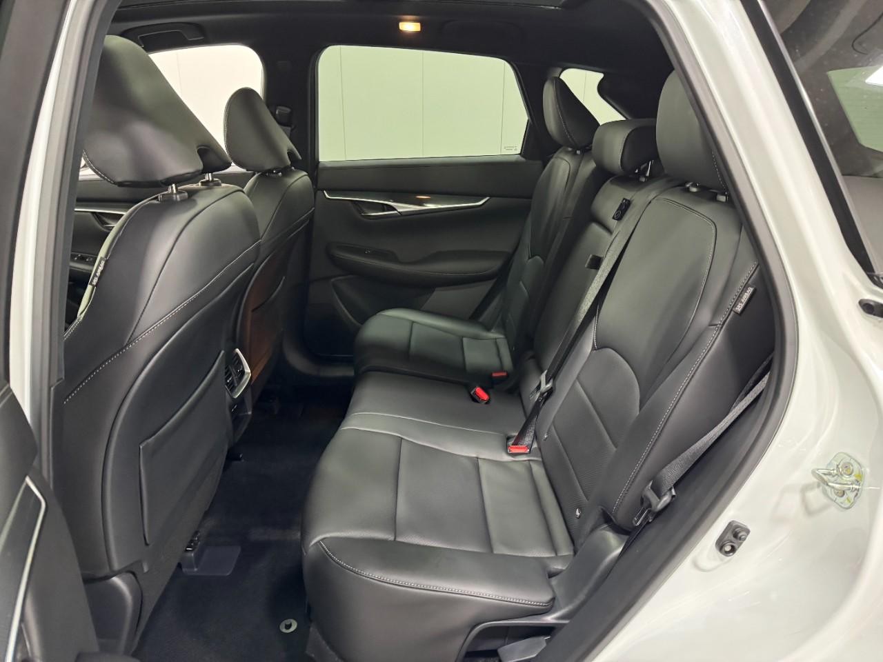 INFINITI QX50 Vehicle Full-screen Gallery Image 8