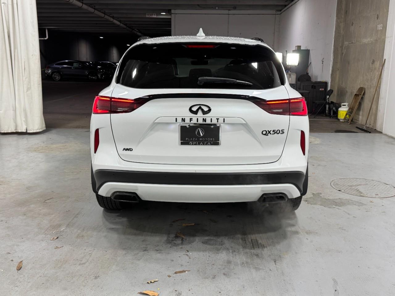 INFINITI QX50 Vehicle Full-screen Gallery Image 9