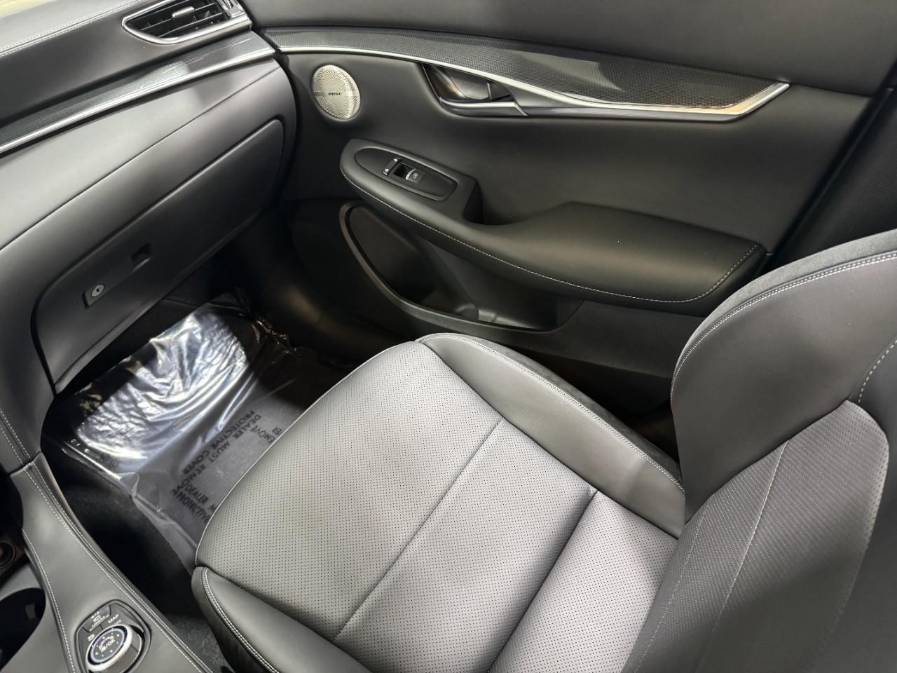 INFINITI QX50 Vehicle Full-screen Gallery Image 17