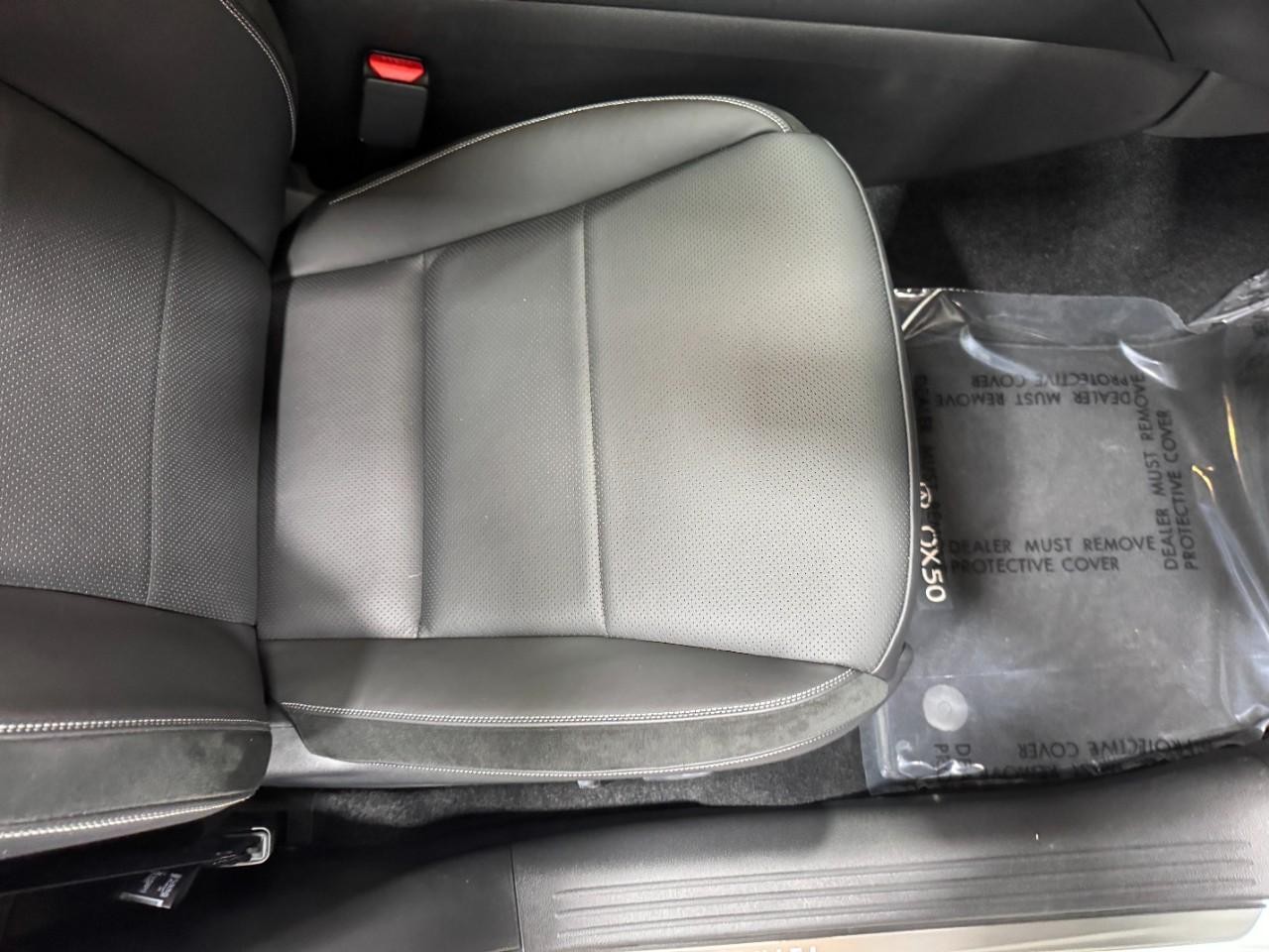 INFINITI QX50 Vehicle Full-screen Gallery Image 19