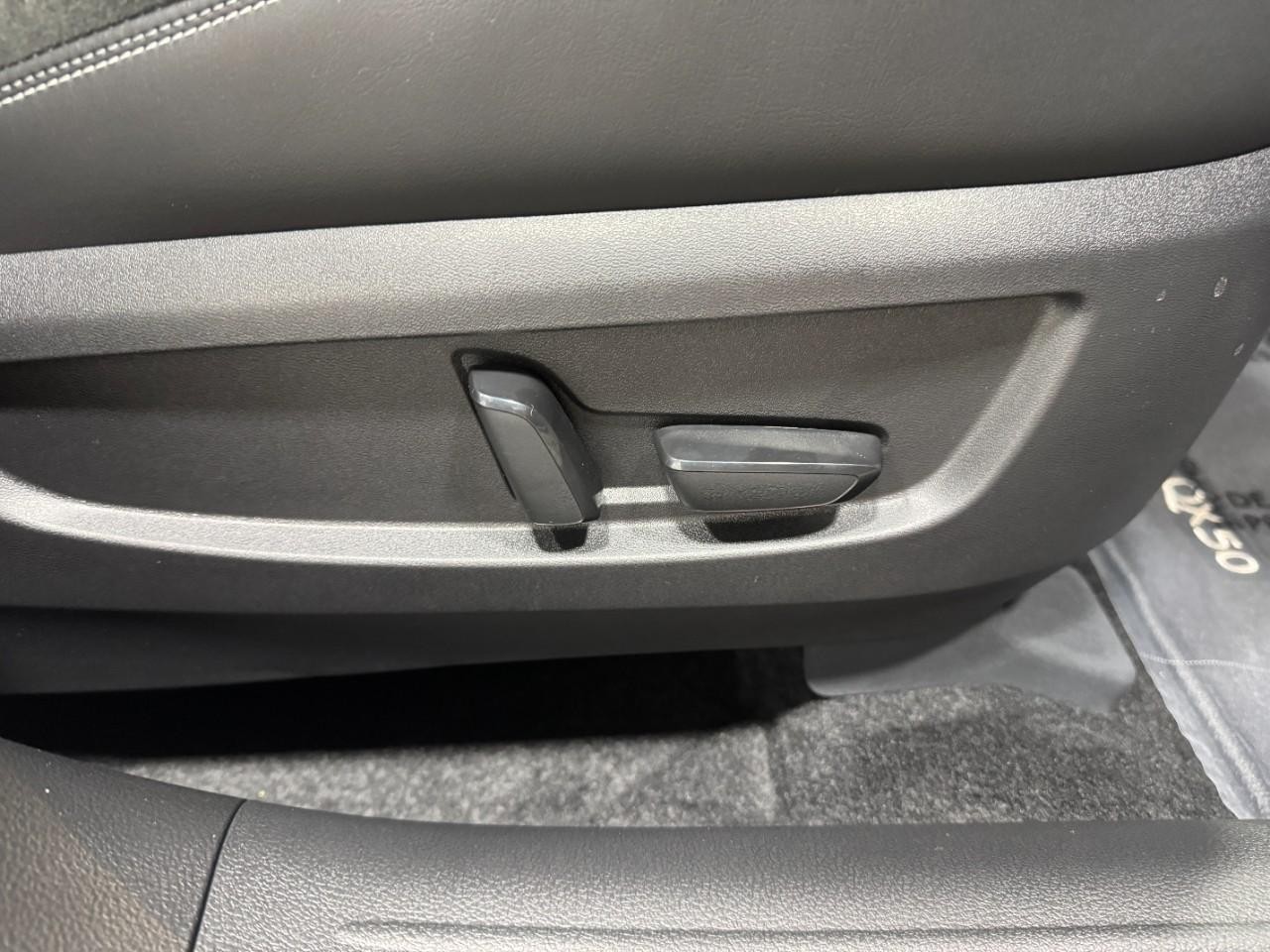 INFINITI QX50 Vehicle Full-screen Gallery Image 20