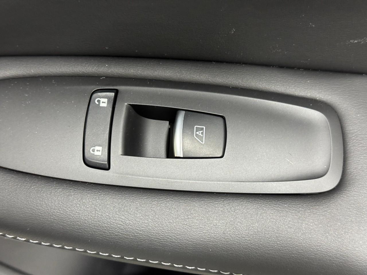 INFINITI QX50 Vehicle Full-screen Gallery Image 22