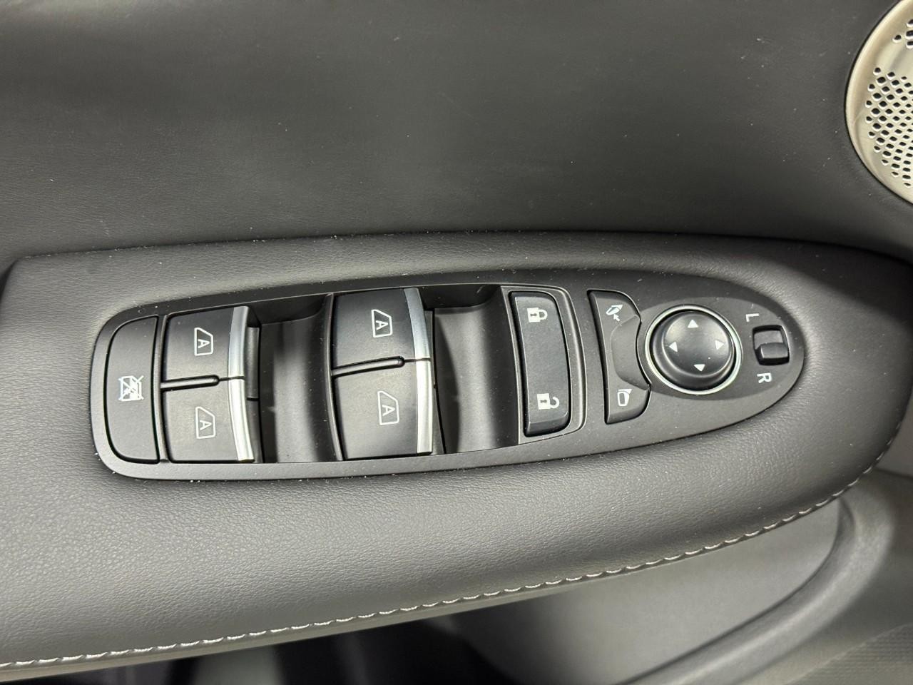 INFINITI QX50 Vehicle Full-screen Gallery Image 26