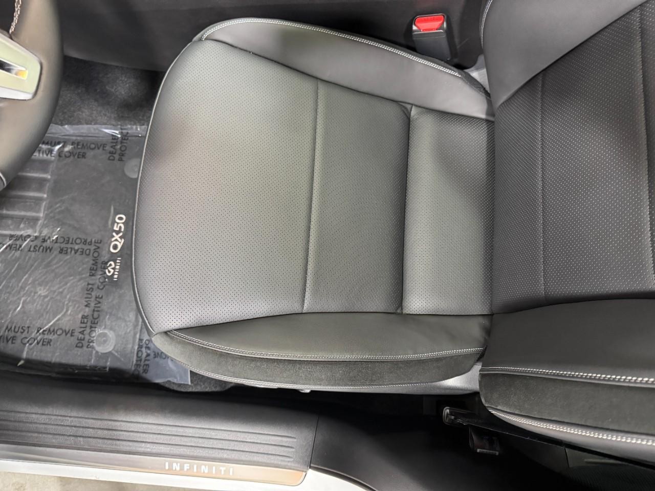 INFINITI QX50 Vehicle Full-screen Gallery Image 28