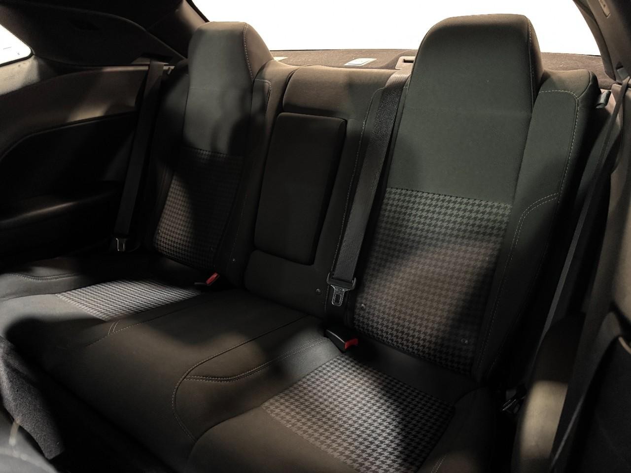 Dodge Challenger Vehicle Full-screen Gallery Image 9