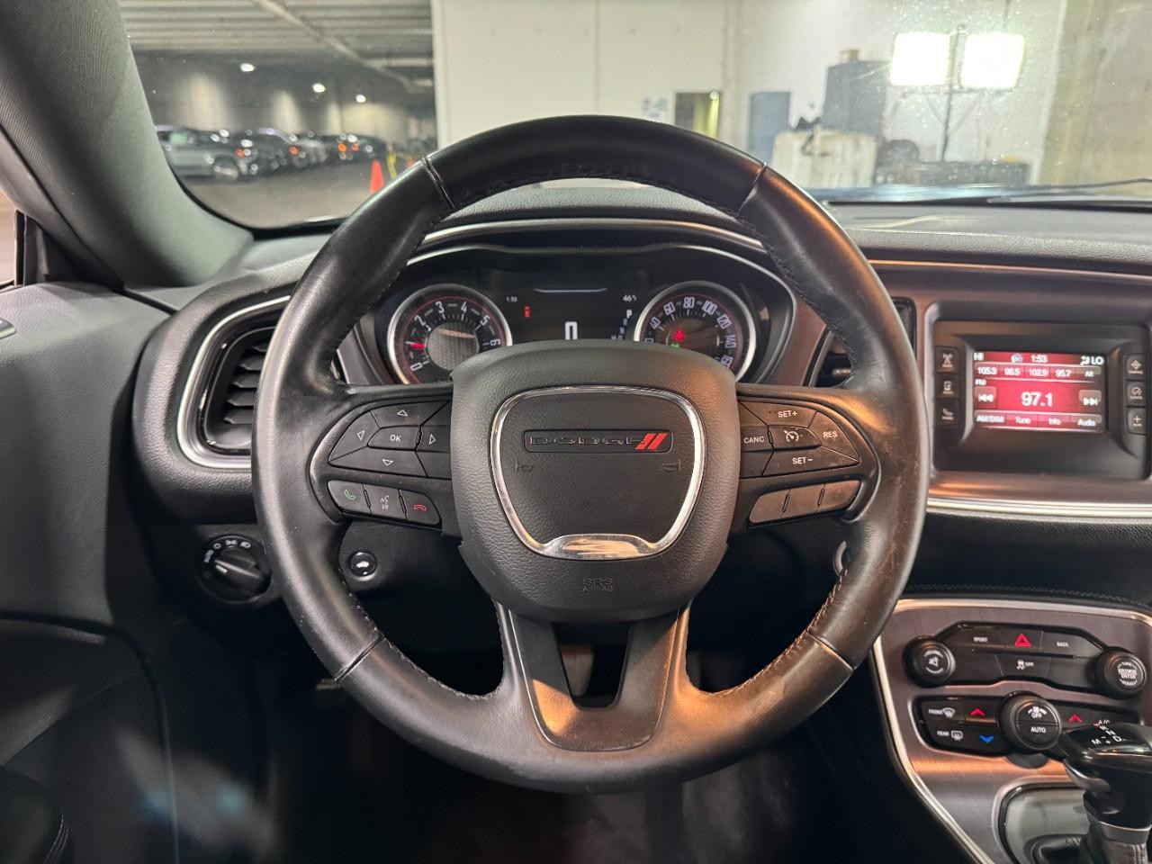 Dodge Challenger Vehicle Full-screen Gallery Image 13