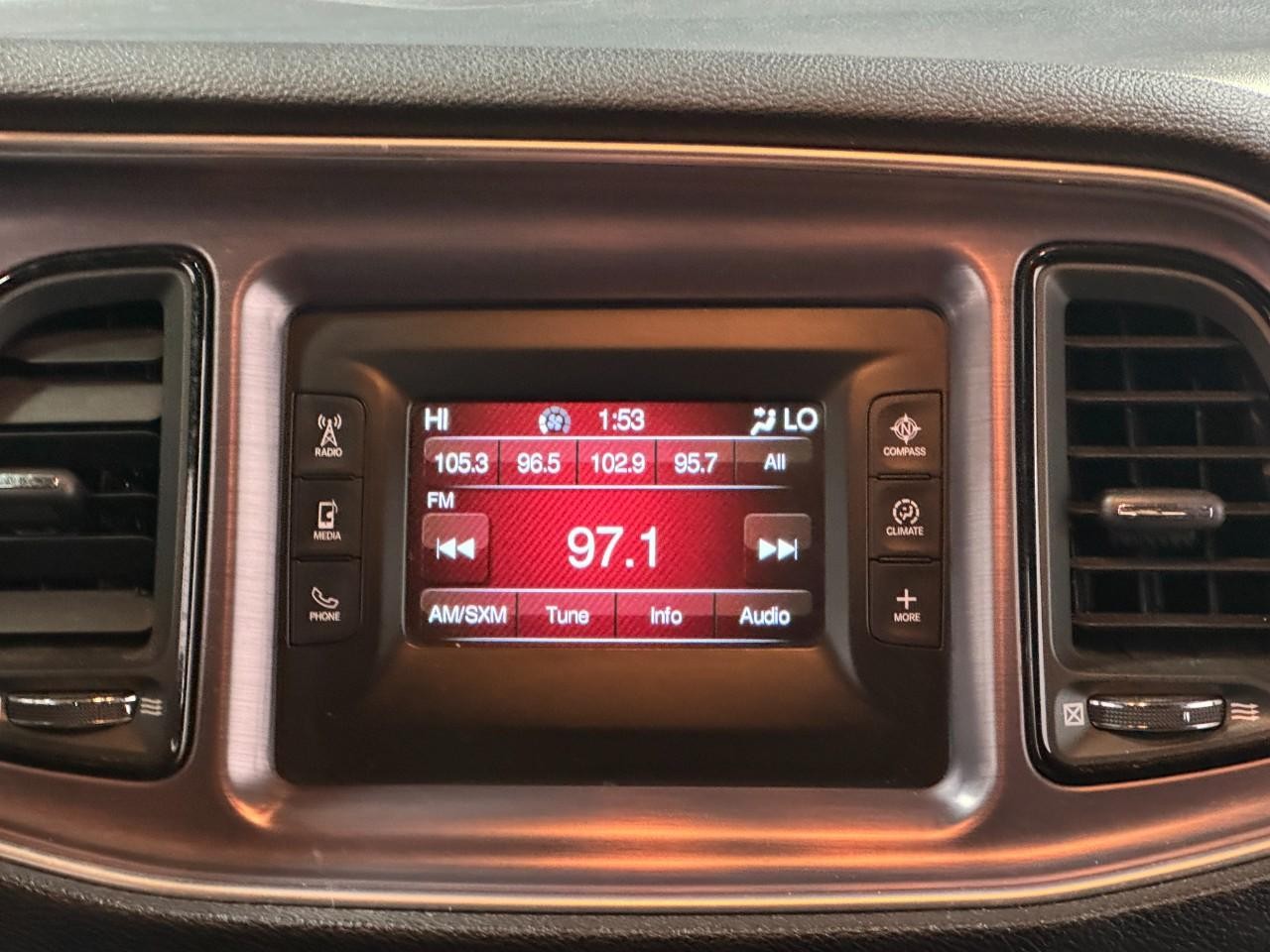 Dodge Challenger Vehicle Full-screen Gallery Image 14