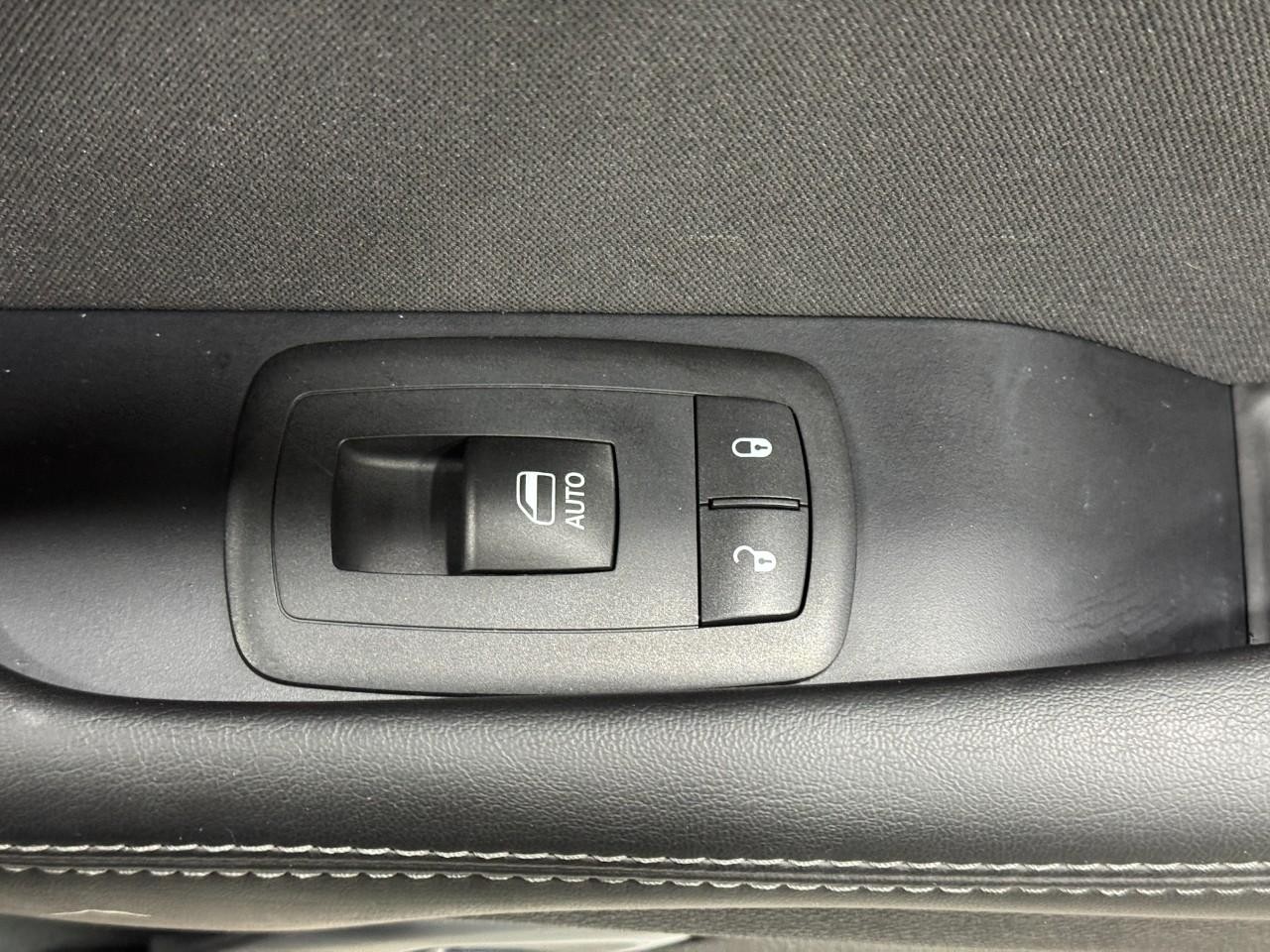 Dodge Challenger Vehicle Full-screen Gallery Image 20