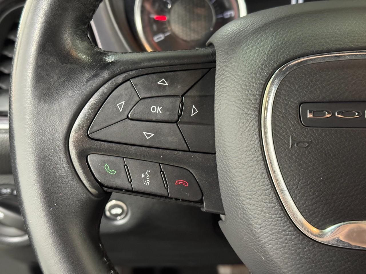 Dodge Challenger Vehicle Full-screen Gallery Image 26