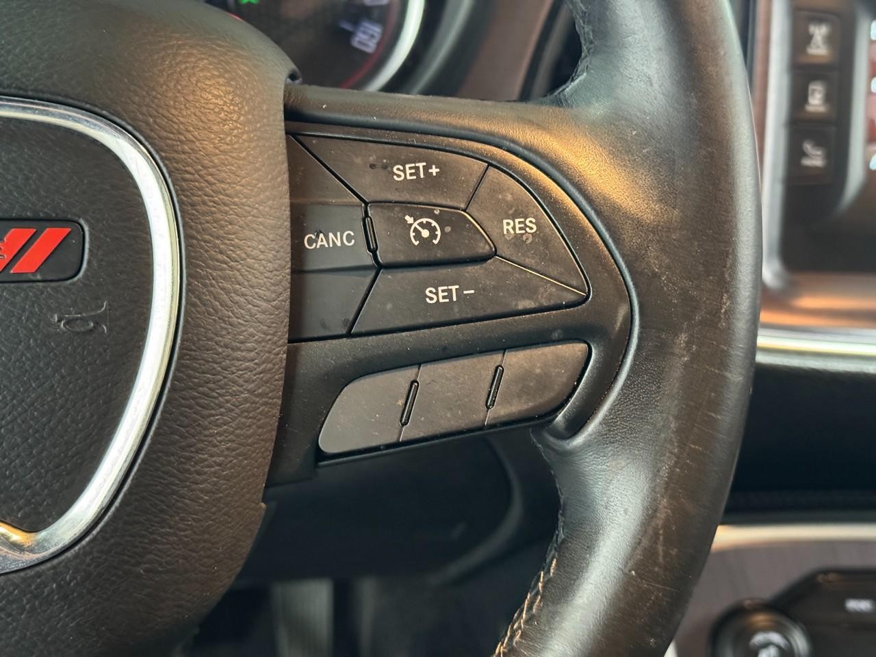 Dodge Challenger Vehicle Full-screen Gallery Image 27